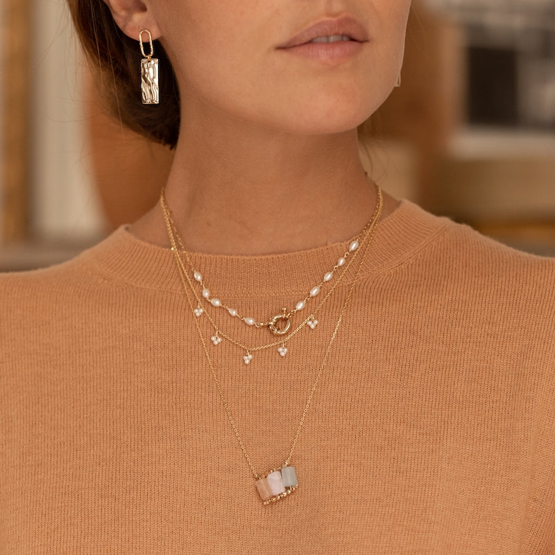 Collier plaque or pascale