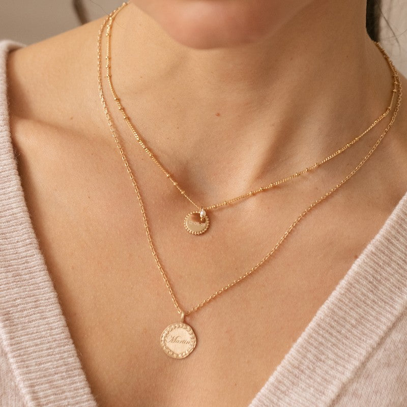 Collier plaque or gladys personnalisable