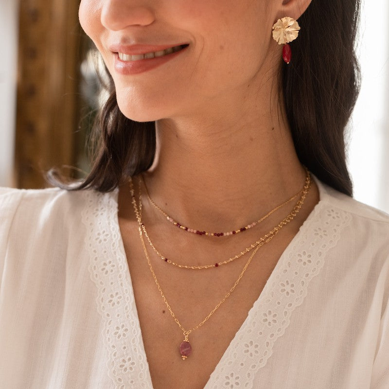 Collier plaque or morgane grenat