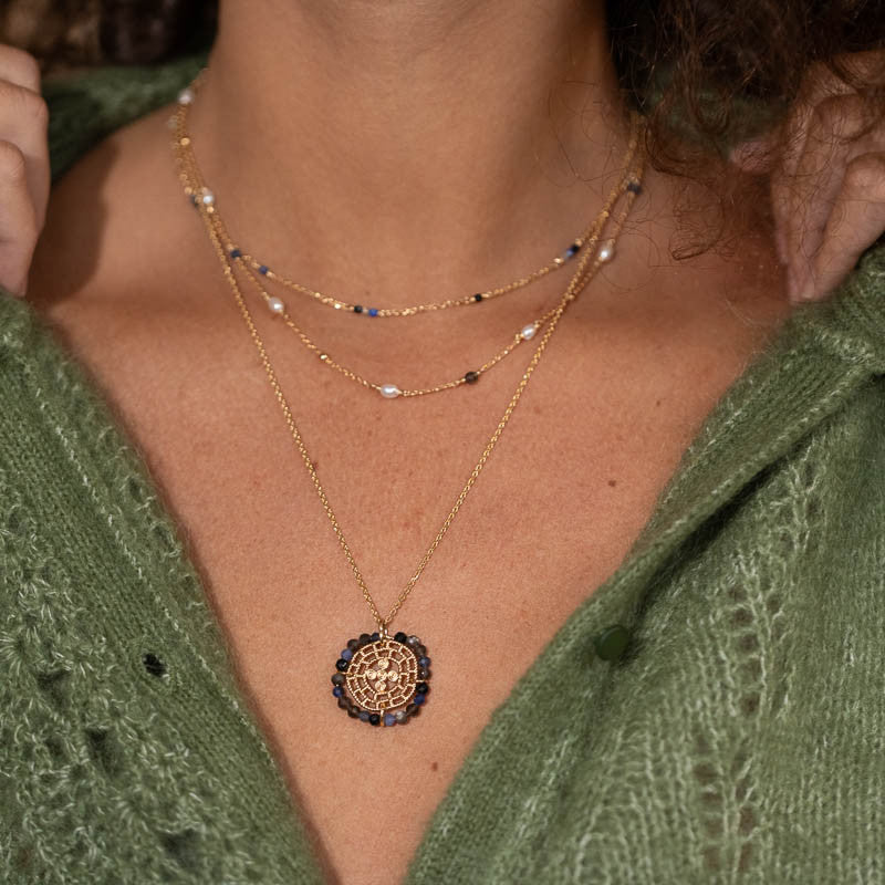 Collier plaque or genevieve