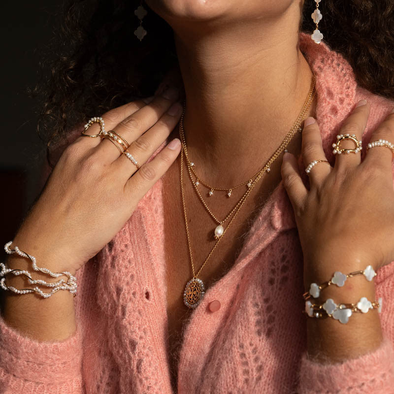 Collier plaque or odette blanc