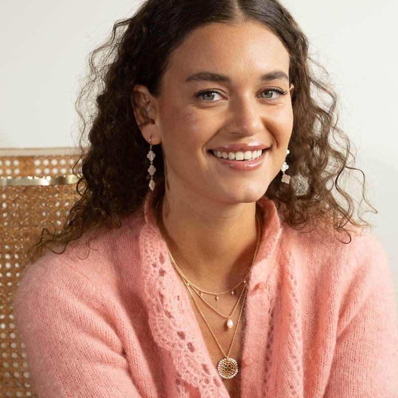 Collier plaque or odette blanc