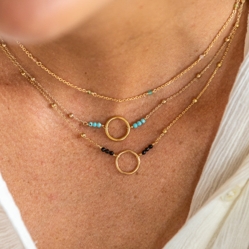 collier chaîne anneau perles agate noire