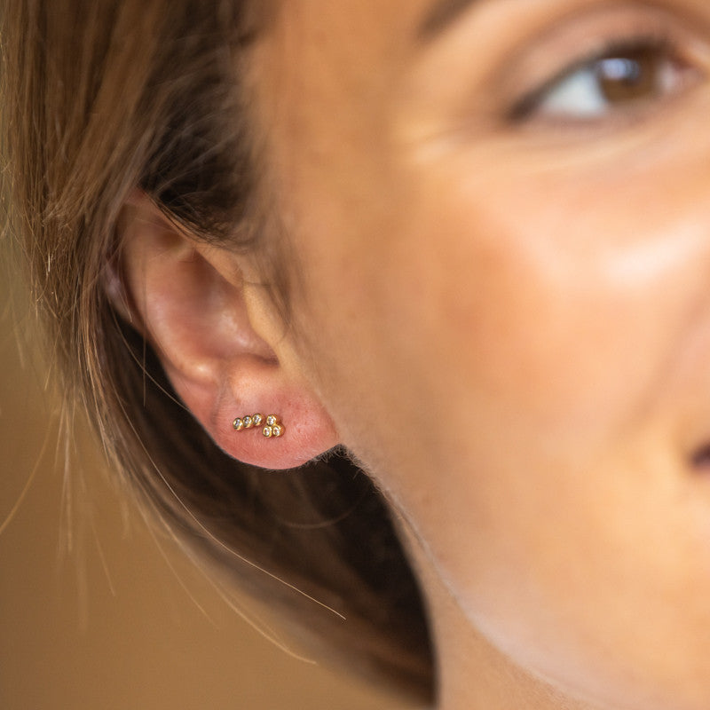 boucle Nina puce plaqué or perlé zirconium