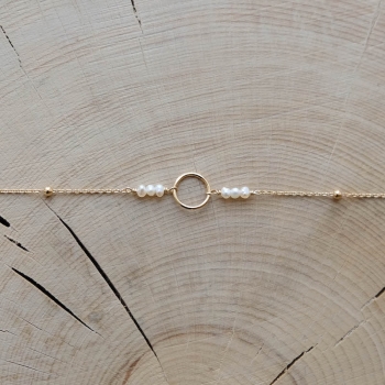 bracelet fin anneau Rosalie perles d'eau douce perles dorées plaqué or