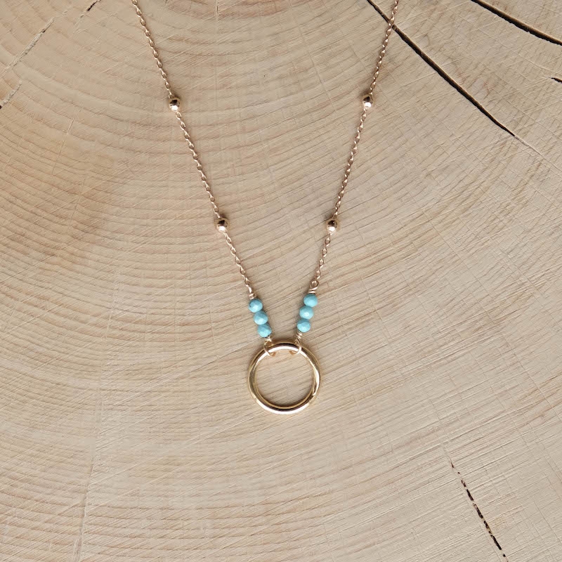 collier chaîne anneau perles turquoise