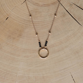 collier chaîne anneau perles agate noire