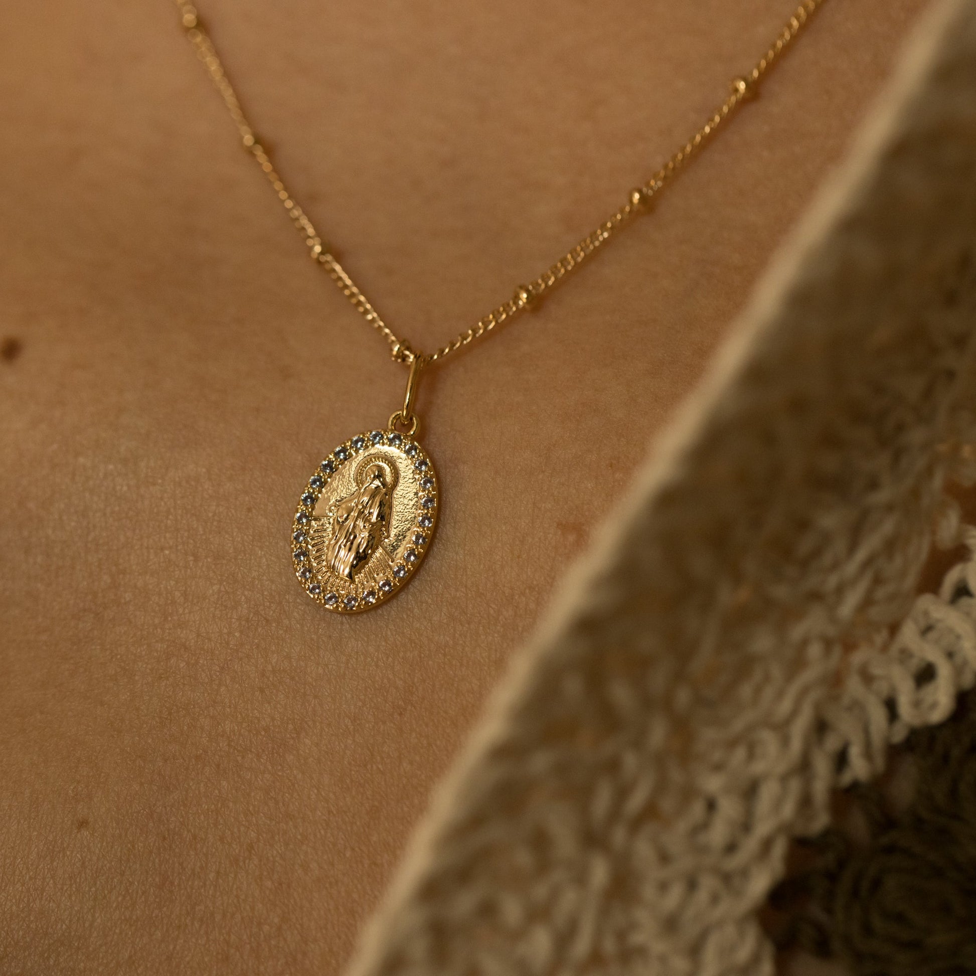 Collar Virgen Milagrosa - Con piedras - Personalizable